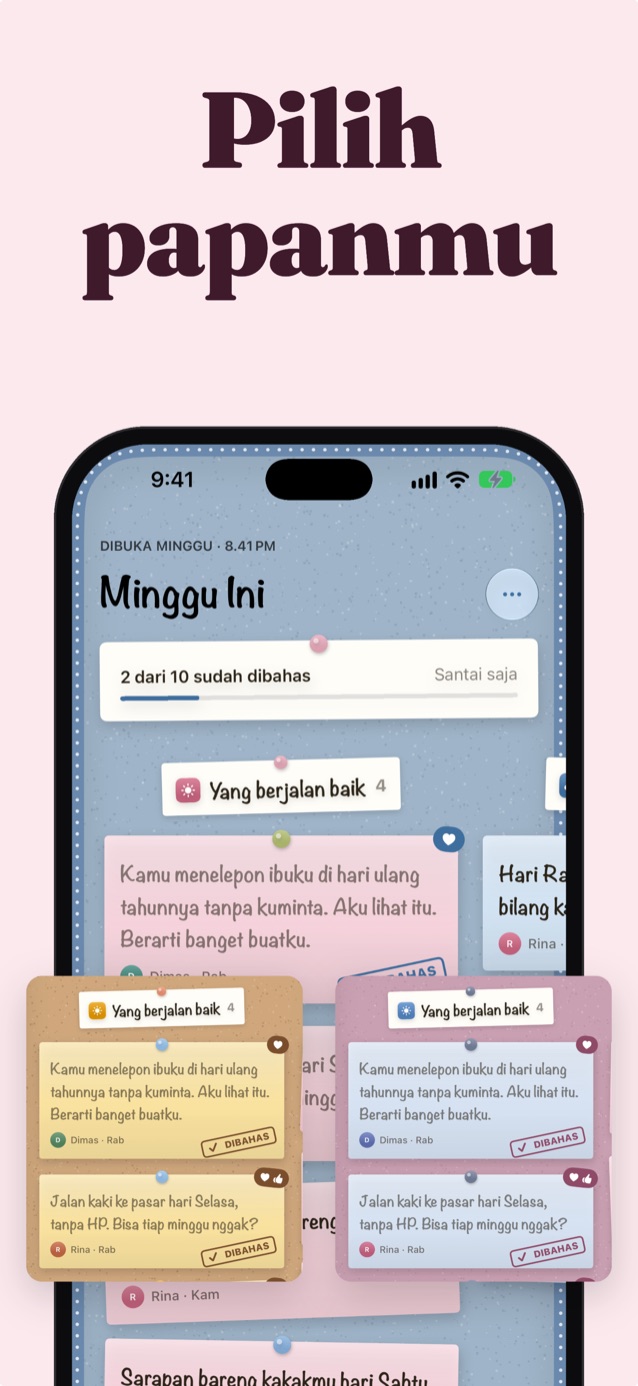 Pilih papanmu: tema Dinding Foto dengan papan Papan Gabus dan Mekar di sebelahnya